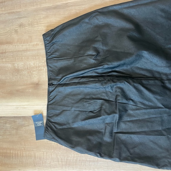 Abercrombie and Fitch faux leather wrap skirt - Picture 5 of 6